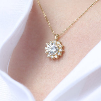 Golden flower Rotating Necklace (anti Tarnish)