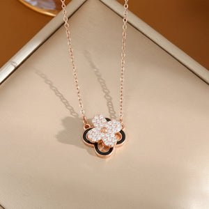 Rotating Clover necklace - Rose gold