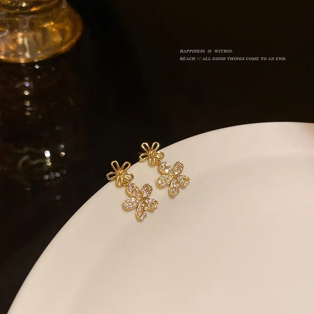 Minimal Flower Earrings